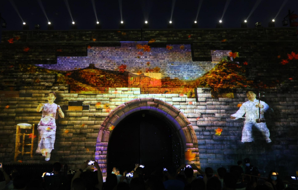 以城墙投影秀为媒介，传扬历史文化之美
